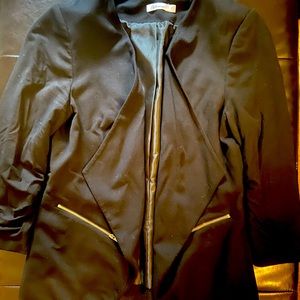 Black 3/4 sleeve open front blazer